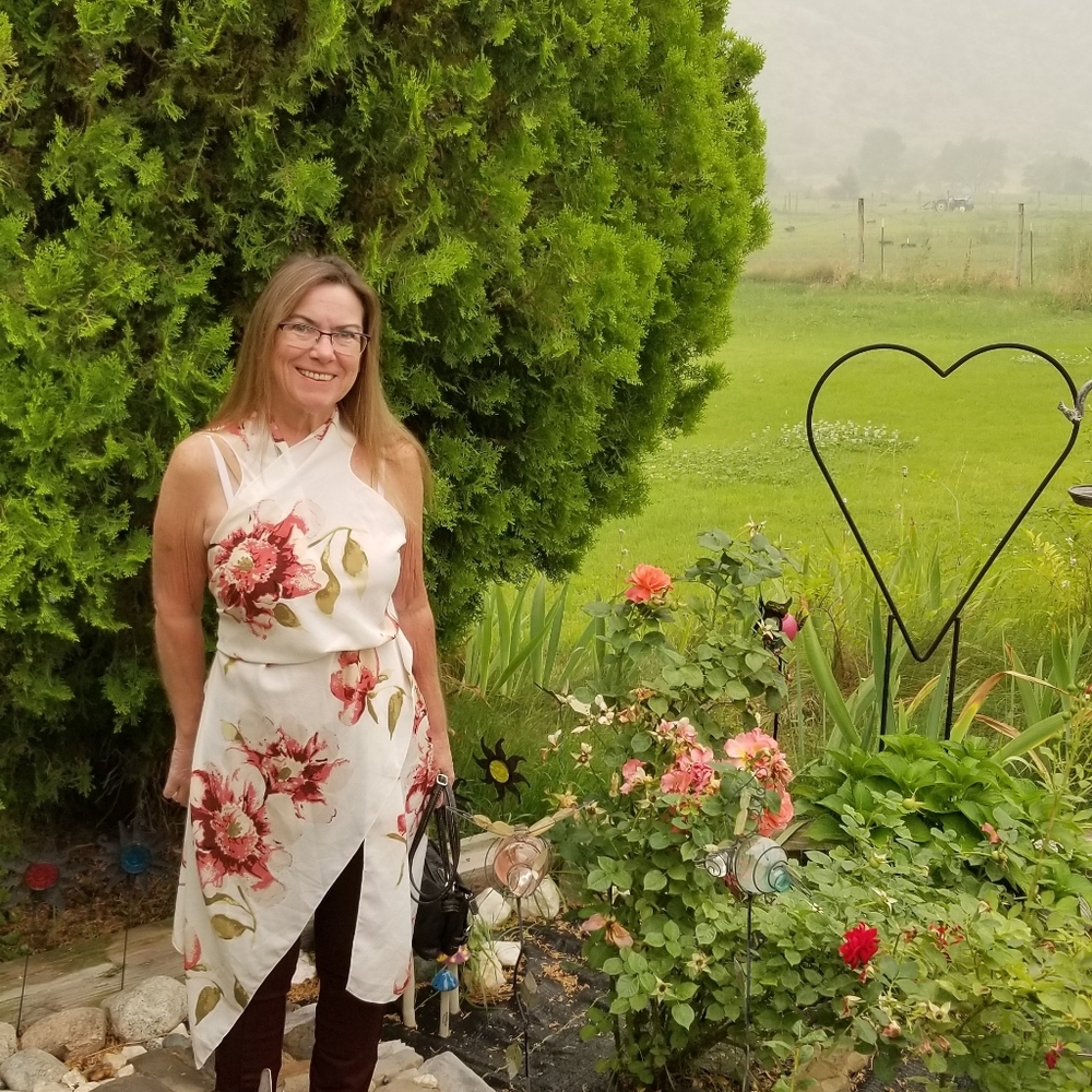 Meet your Posher, Leslie, POSH AMBASSADOR 💜 - Picture 3 of 10